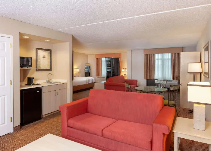 La Quinta Inn & Suites by Wyndham Garden City