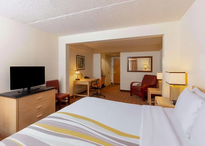 La Quinta Inn & Suites by Wyndham Garden City